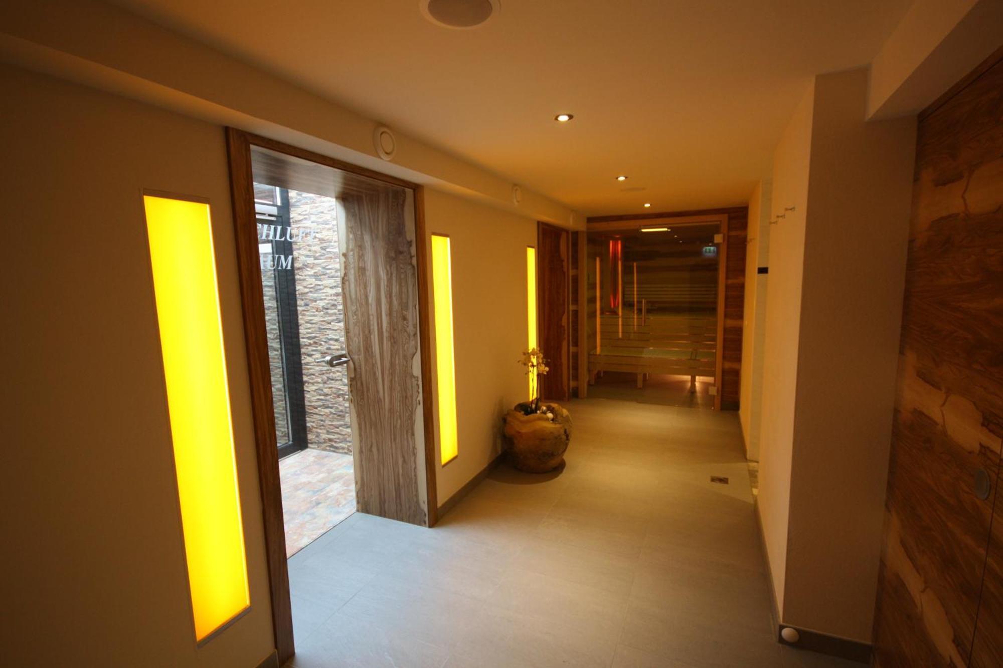 Aparthotel Kristall Altenmarkt im Pongau Ngoại thất bức ảnh